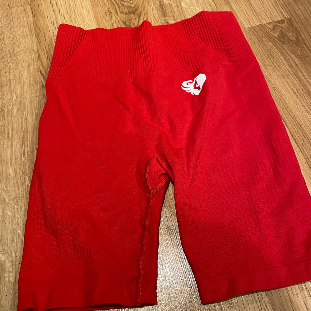 Women’s Best Red seamless shorts